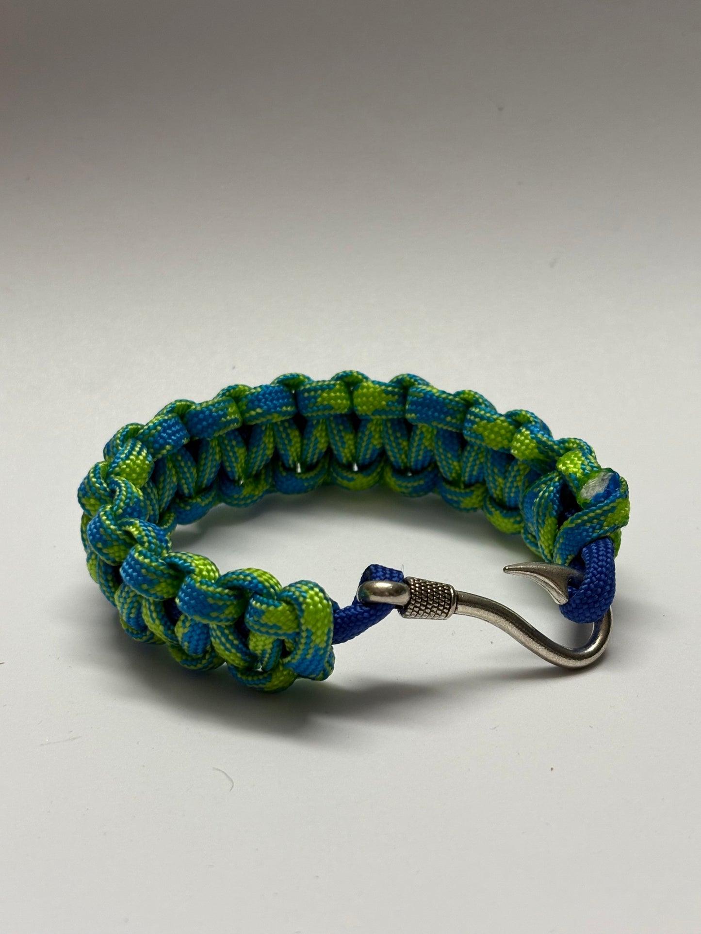 Brazalete pescador verde y azul