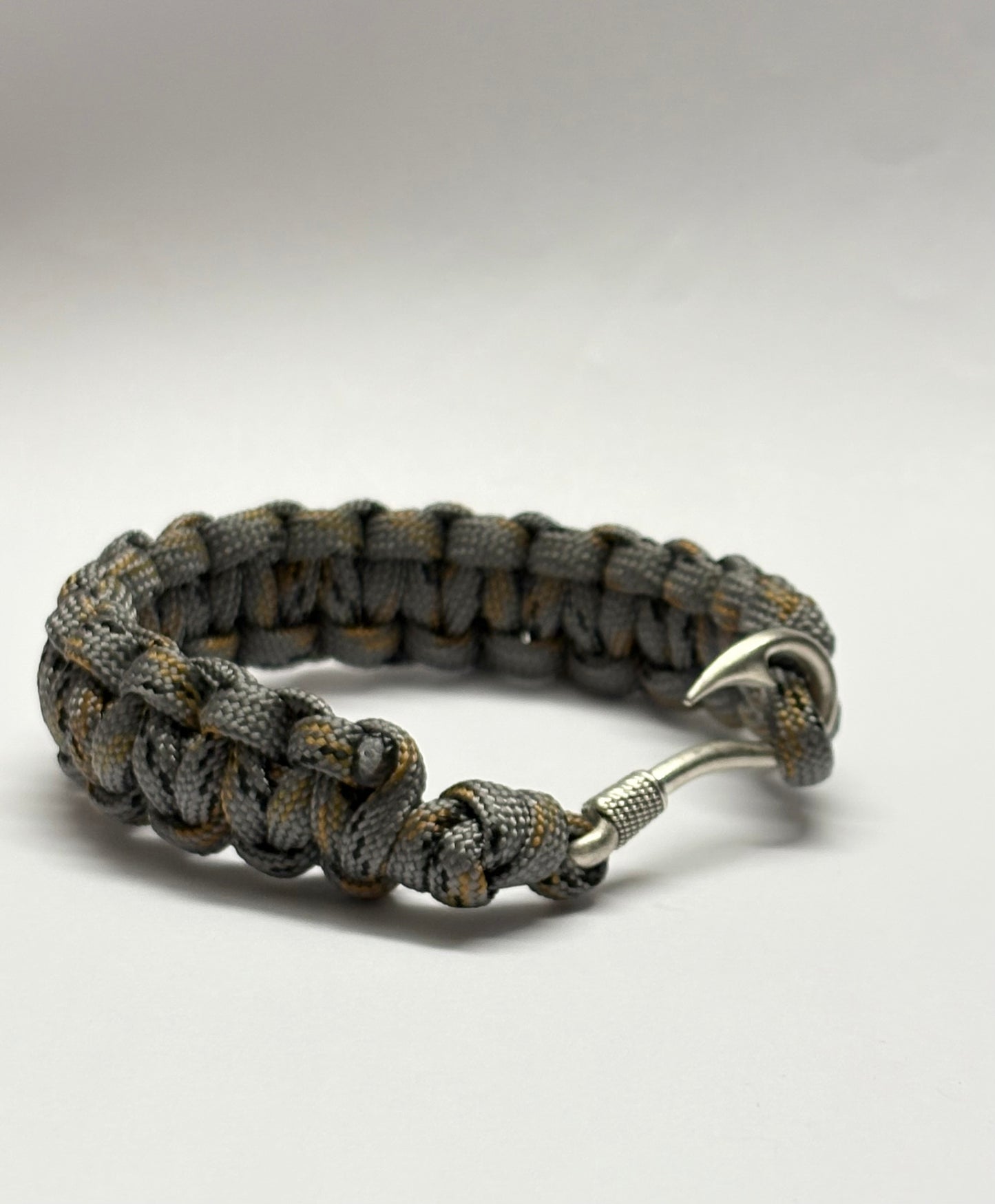 Brazalete pescador gris