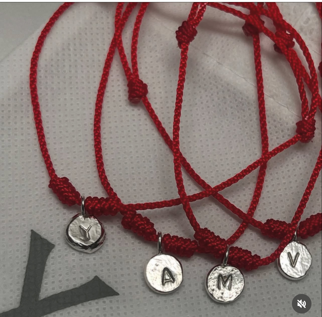 Pulsera con dije luna de plata