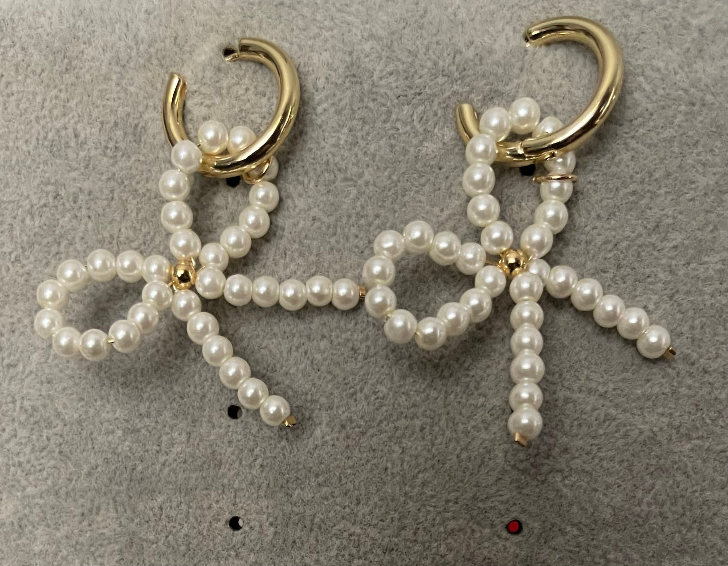 Argollas con lazos de perlas