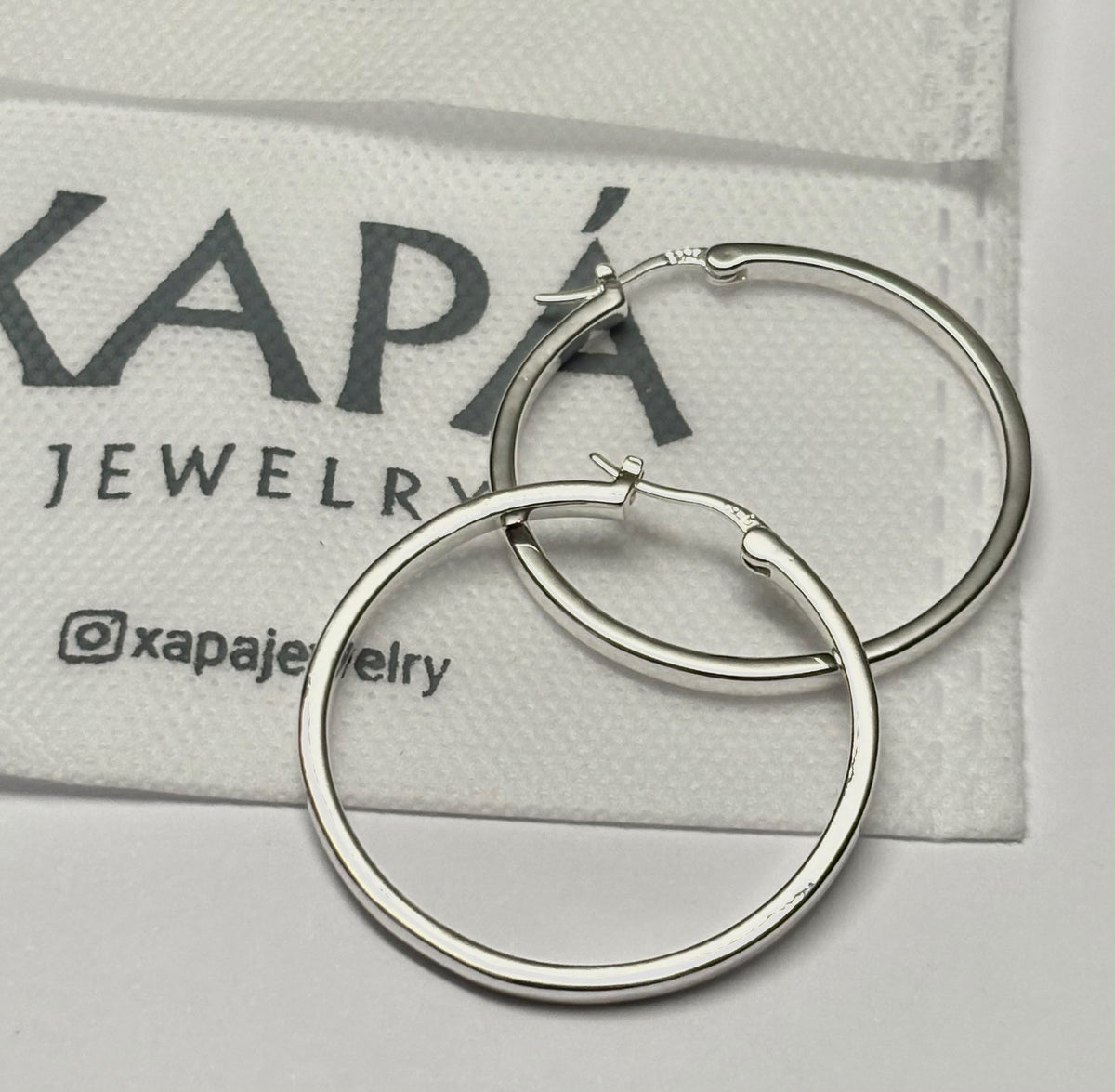 Argollas de hilo cuadrado de plata
