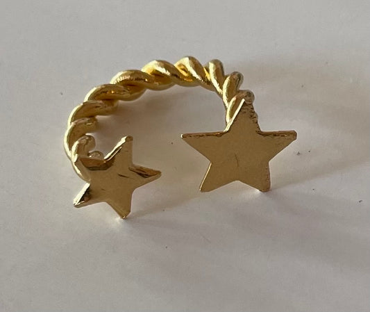 Anillo entrelazado de estrellas