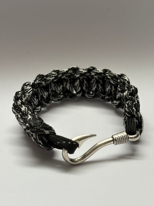 Brazalete tonos negro y blanco