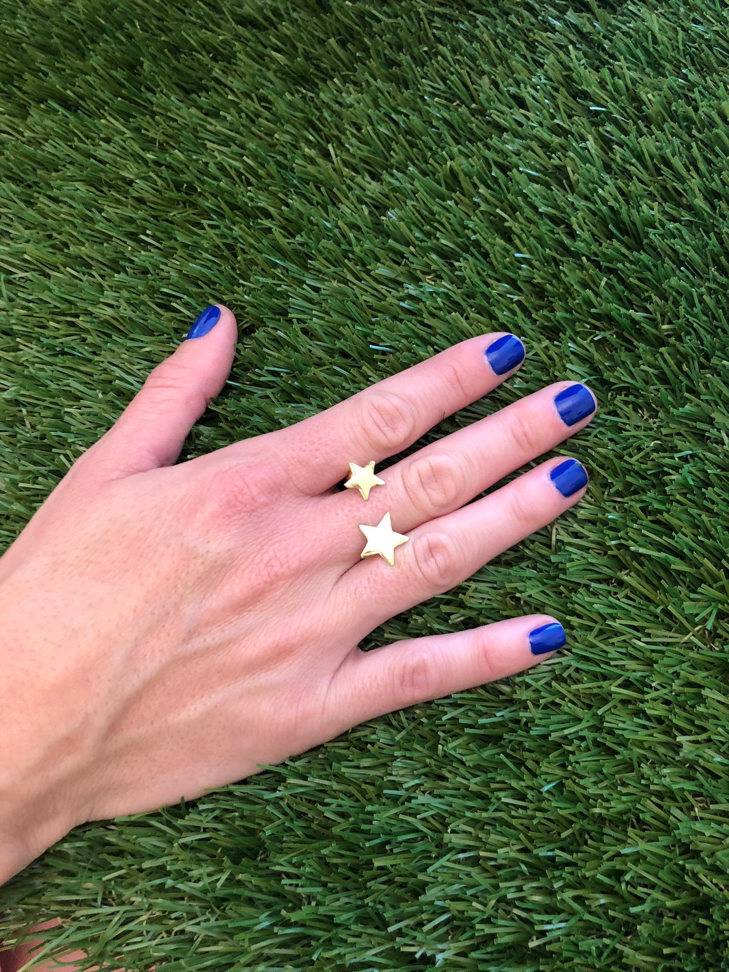 Anillo entrelazado de estrellas