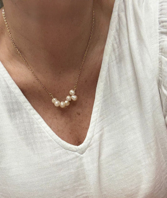 Cadena con perlas naturales